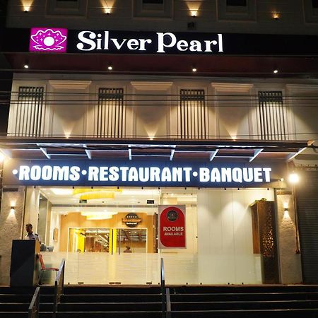 Hotel Silver Pearl Alīgarh 외부 사진