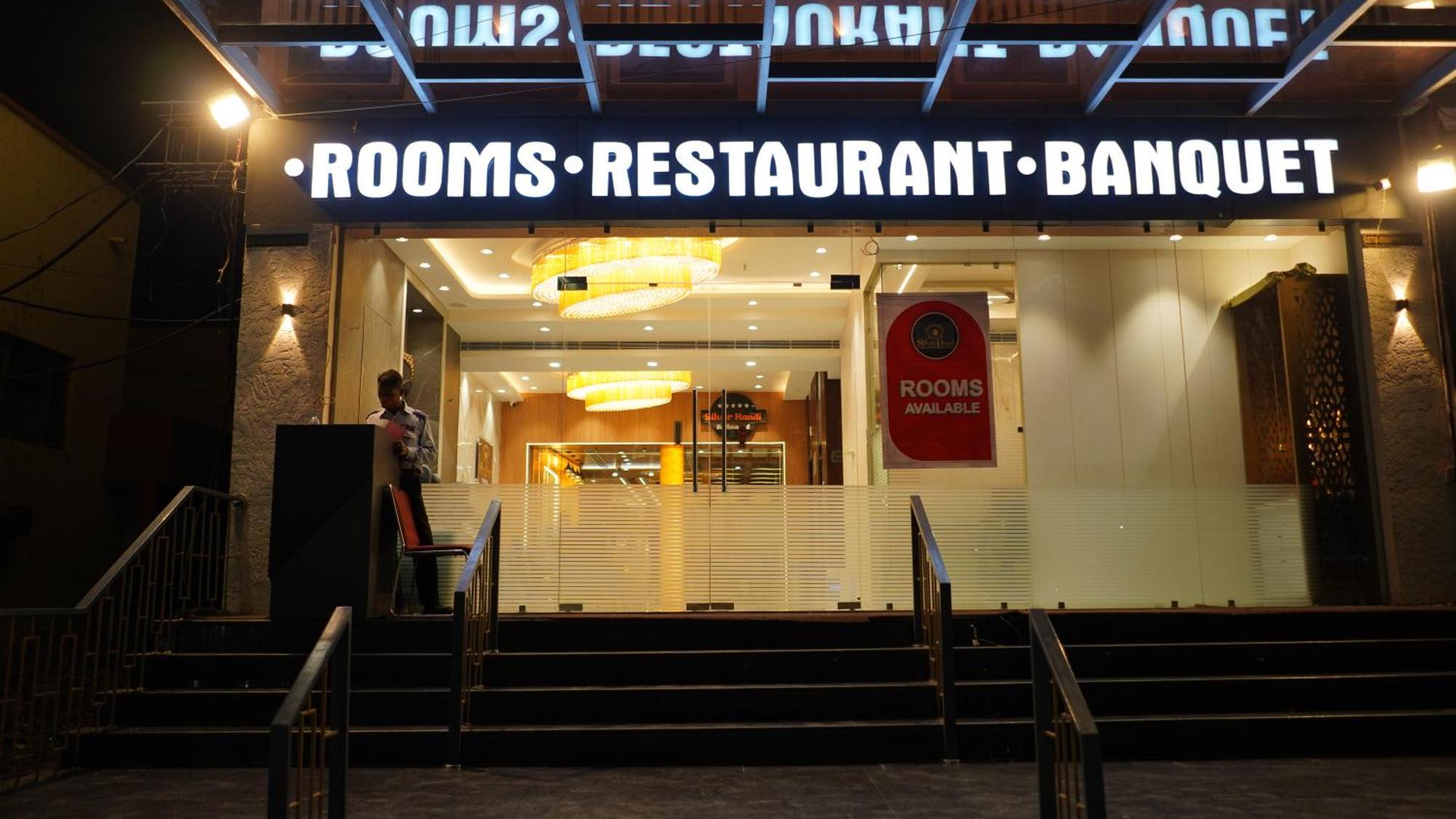 Hotel Silver Pearl Alīgarh 외부 사진