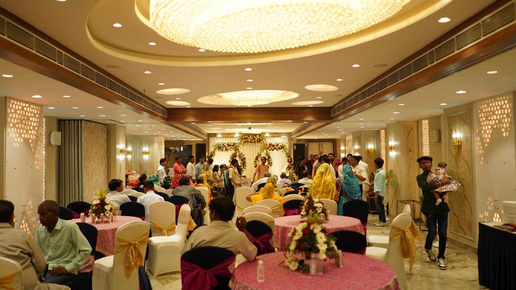 Hotel Silver Pearl Alīgarh 외부 사진
