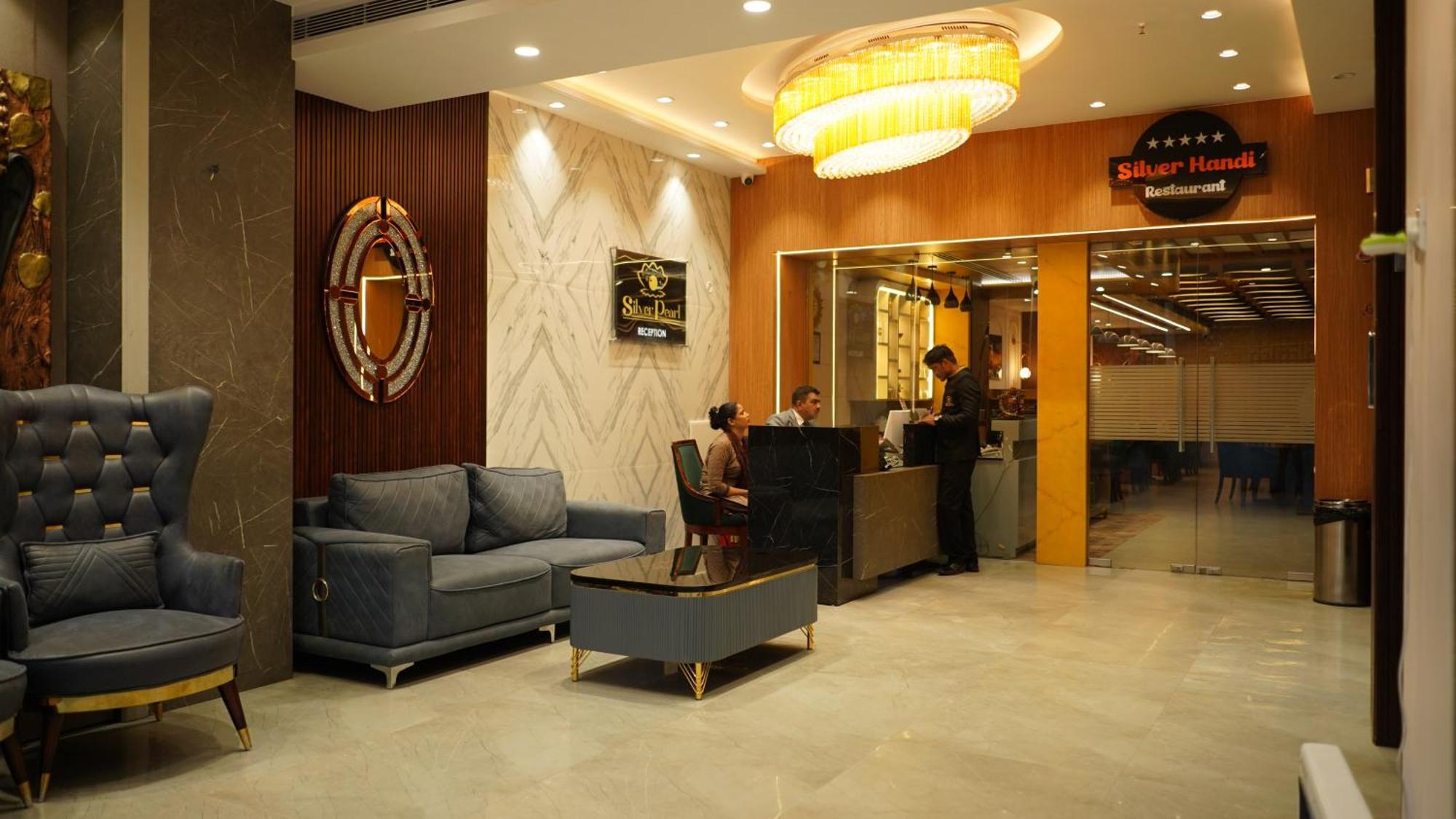 Hotel Silver Pearl Alīgarh 외부 사진