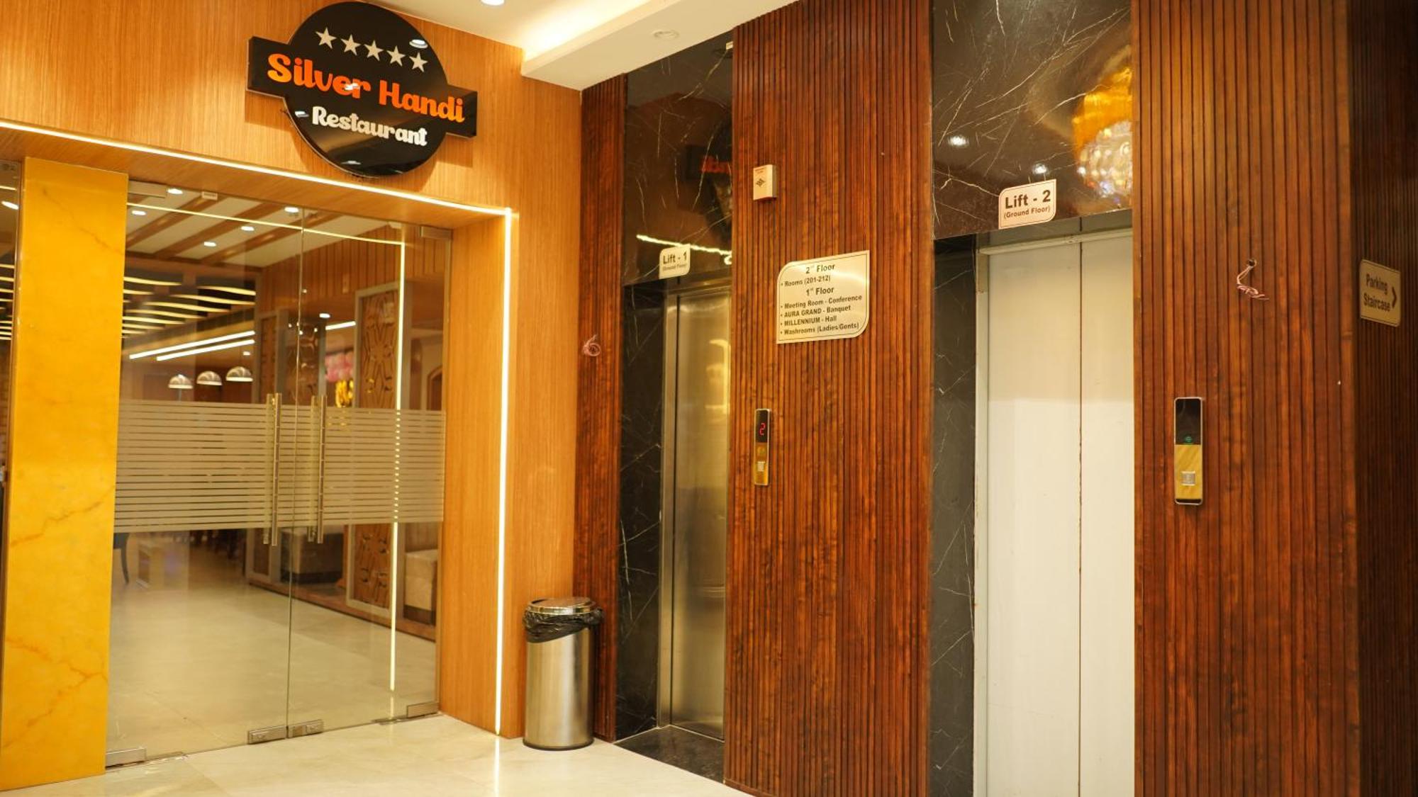 Hotel Silver Pearl Alīgarh 외부 사진