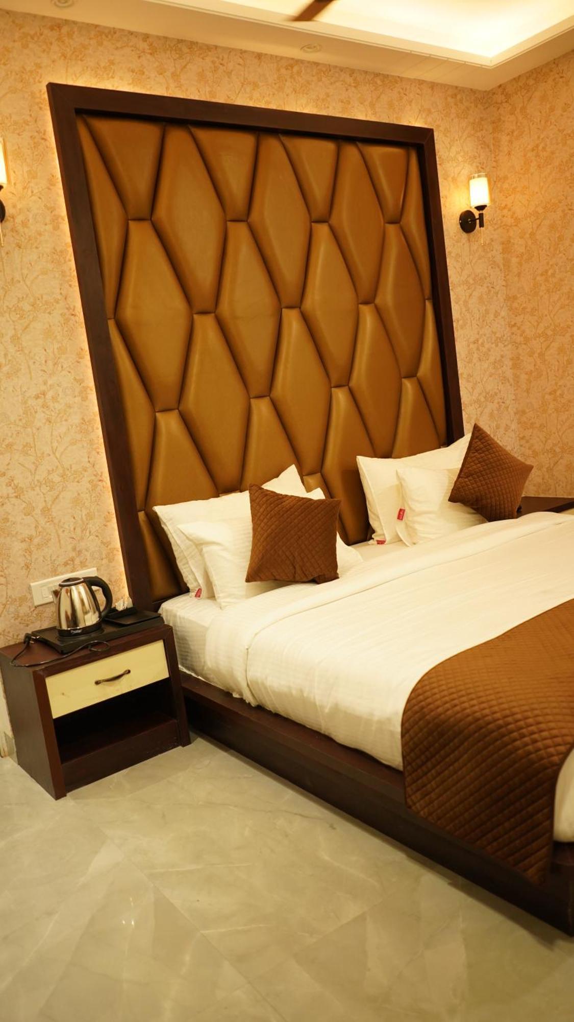 Hotel Silver Pearl Alīgarh 외부 사진