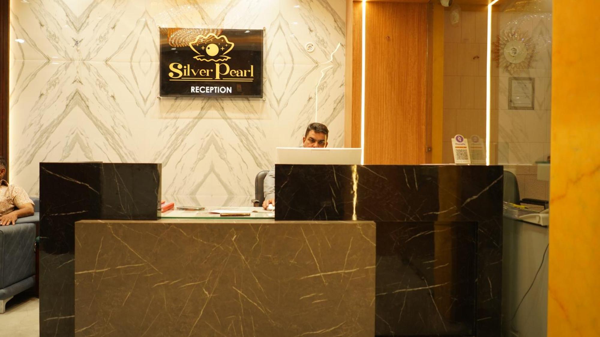 Hotel Silver Pearl Alīgarh 외부 사진