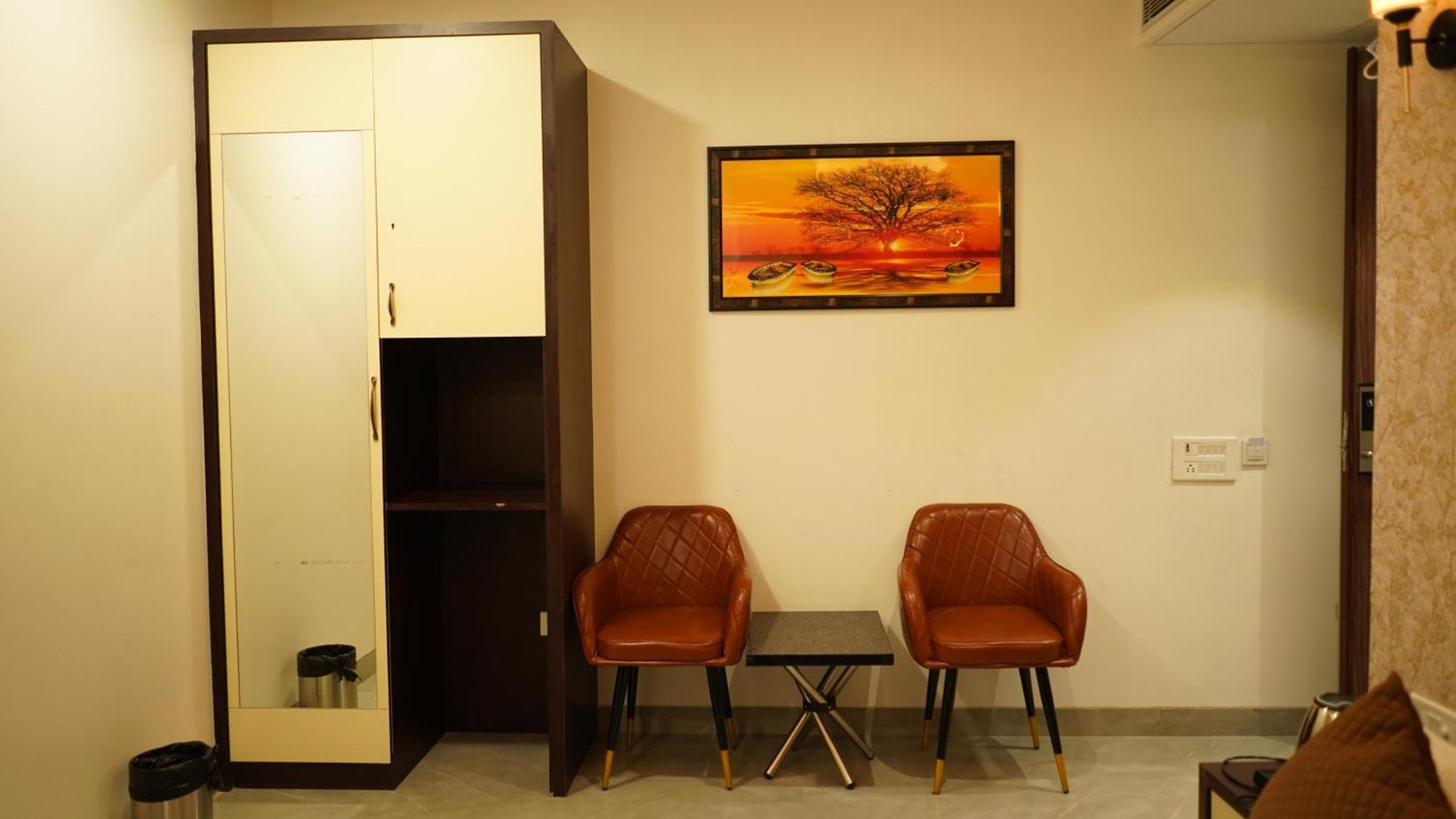 Hotel Silver Pearl Alīgarh 외부 사진