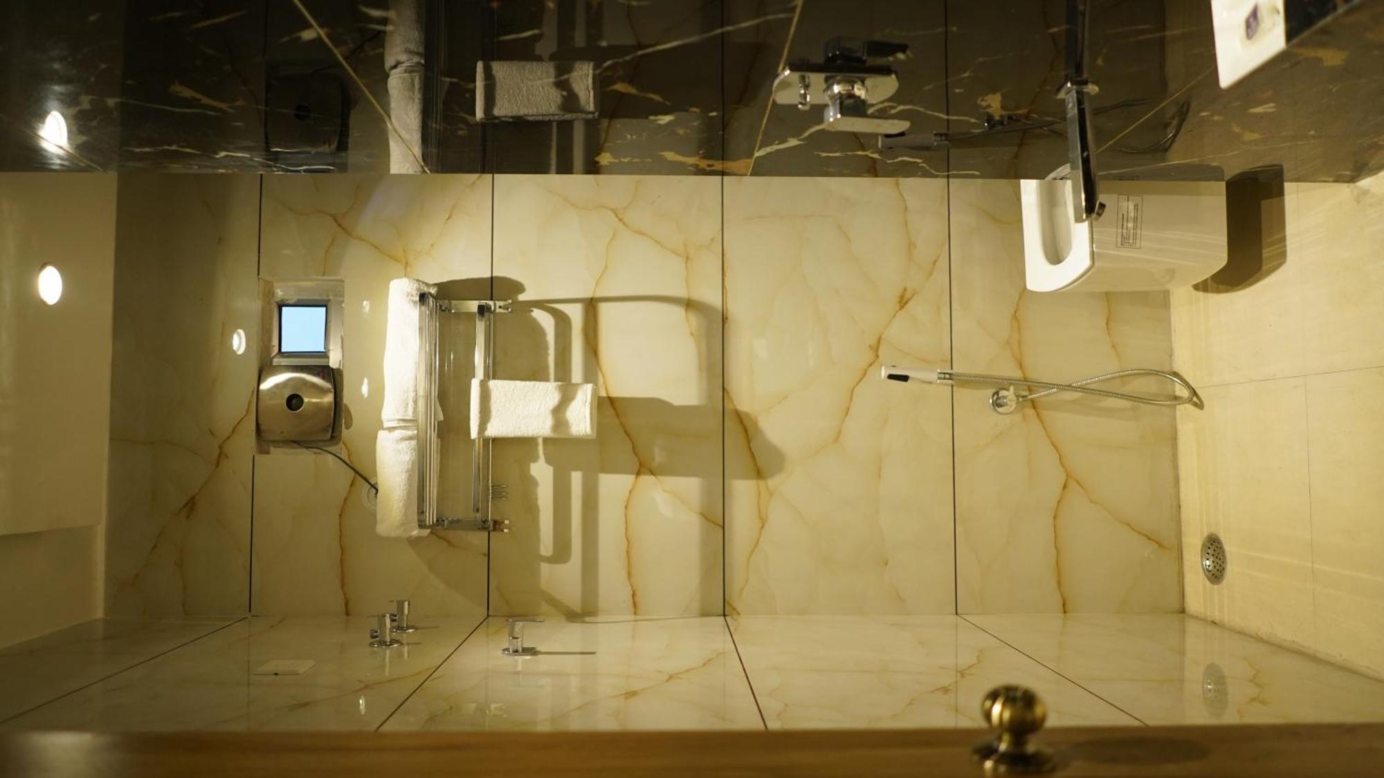 Hotel Silver Pearl Alīgarh 외부 사진
