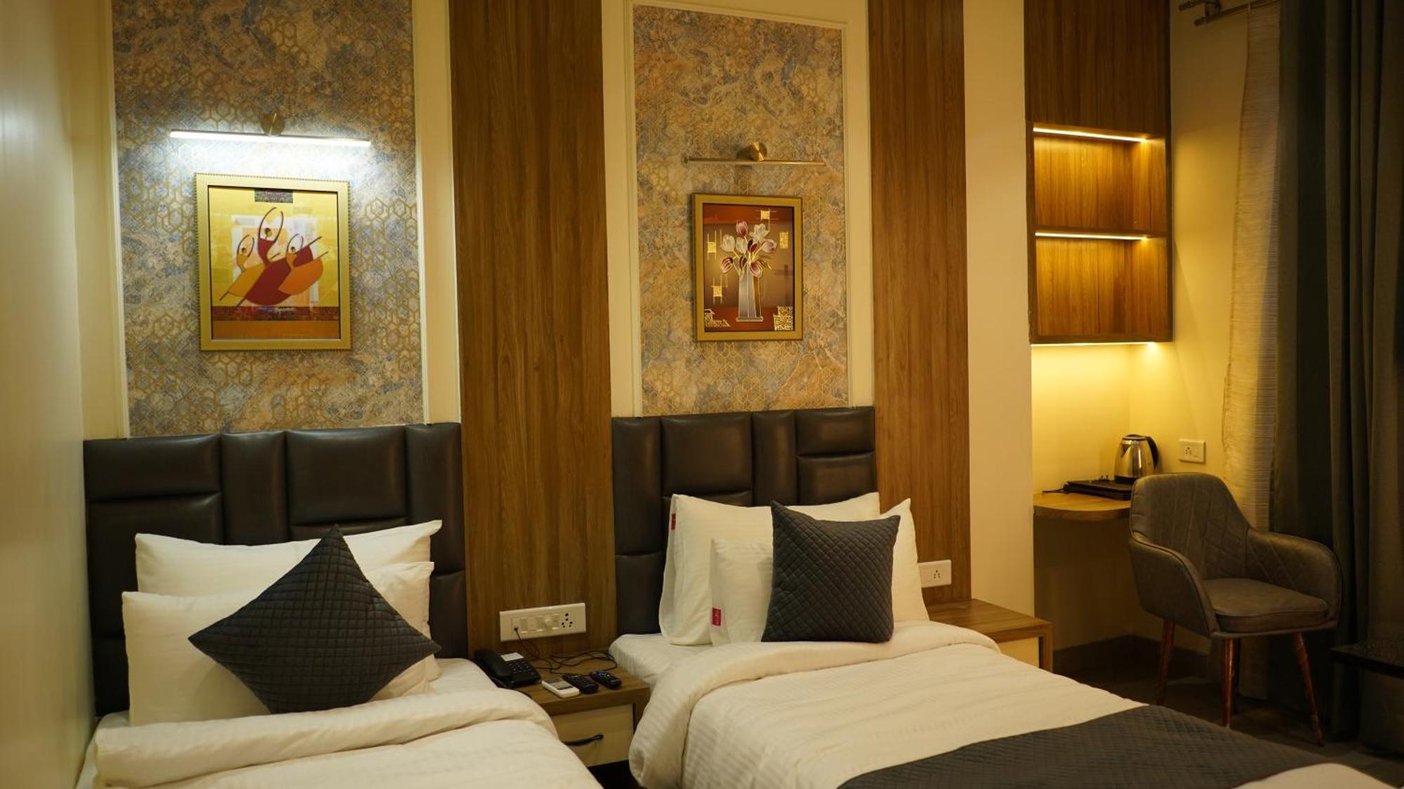 Hotel Silver Pearl Alīgarh 외부 사진